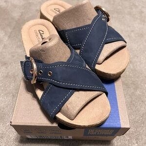 NWT Women’s Clark’s Reileigh Mae Sandal in Navy Size 6 Wide